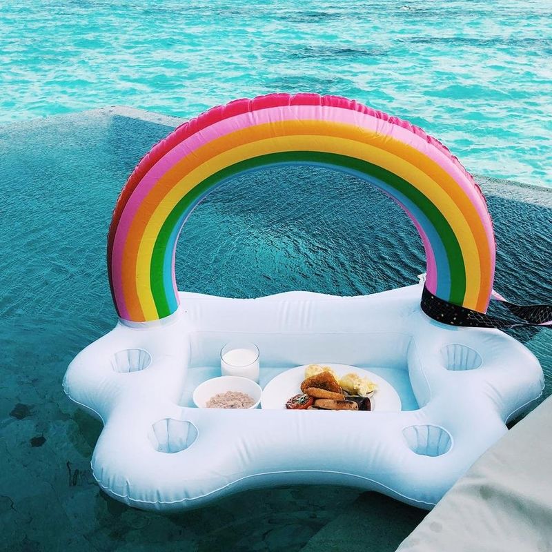 0.54kgs Wolkvormig zwembad Float Party Floating Drink Holder Voor zwembad