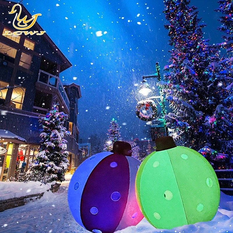 60cm Outdoor opblaasbaar speelgoed ornament versierd PVC opblaasbare kerstballen met licht